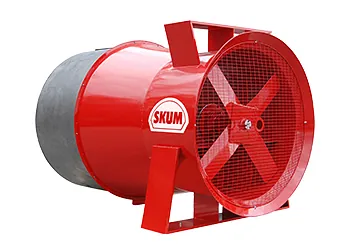 Rød skumanleggsvifte for høyekspanderende skum, med logoen "SKUM" på siden.
